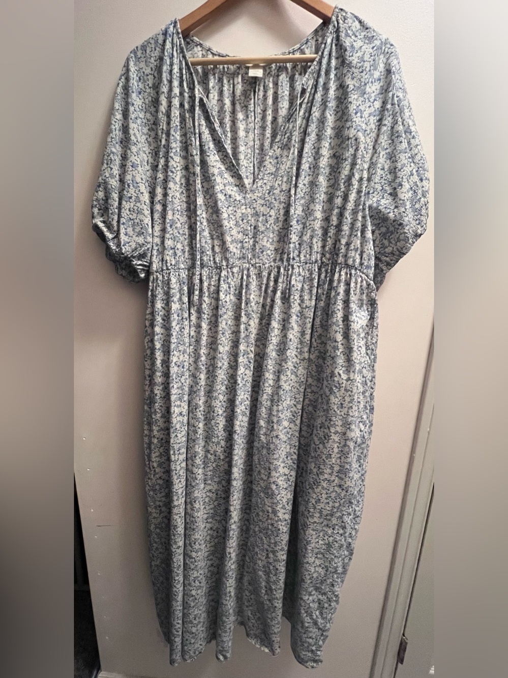 H&M Light Blue Floral Midi Dress• XL